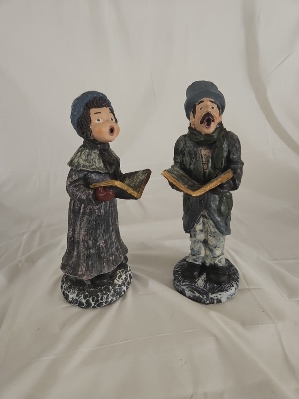 Lot of 2 Vintage Windsor 10" CHRISTMAS CAROLERS Figurines 1990's Collectible